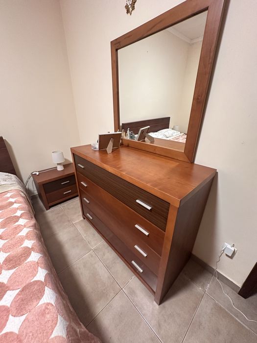 Cama casal + 2 mesas cabeceira +comoda em cerejeira