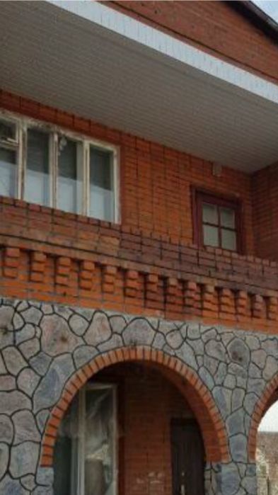 Продам Дім  місто. Білики  Полтавська обл.з гаражем під СТО.