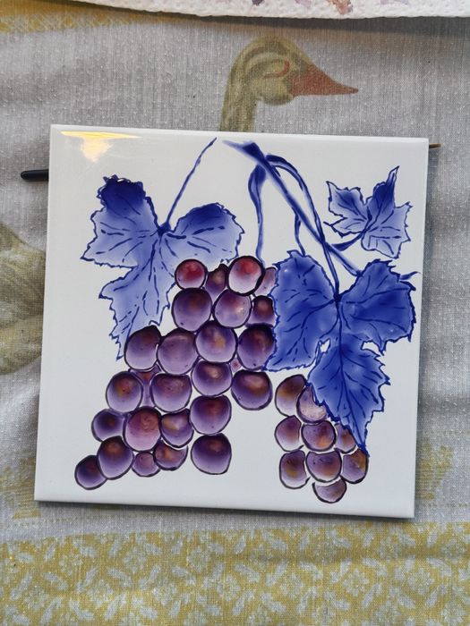 Azulejo pintado à mão: uvas