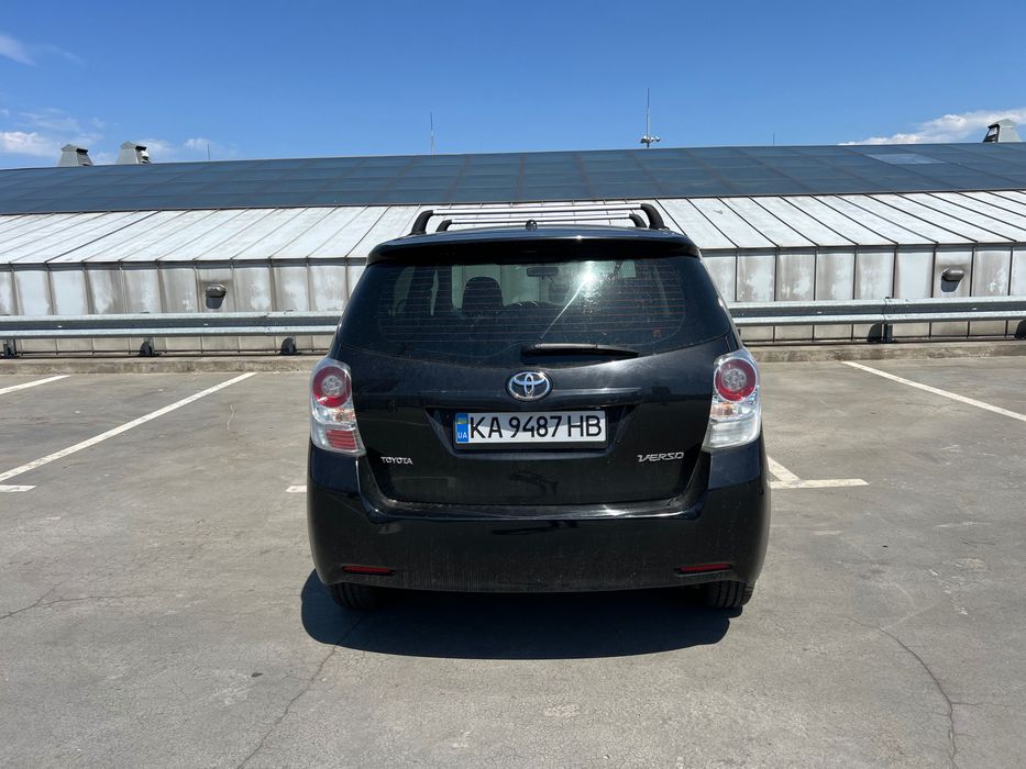 Продаж Toyota Verso 2011