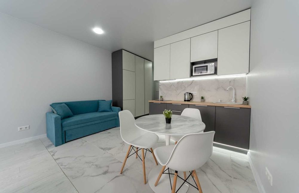 Подобова оренда студії біля метро, Лівий берег, Бажана 17Б. Є укриття.