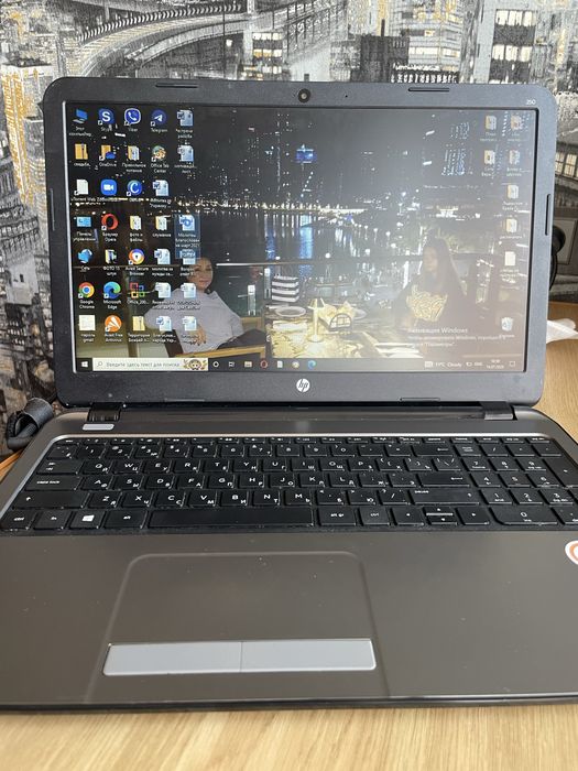 Ноутбук HP 17 дюймів
