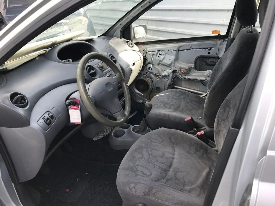 Toyota Yaris 1.0cc 5P 2000 - Para Peças
