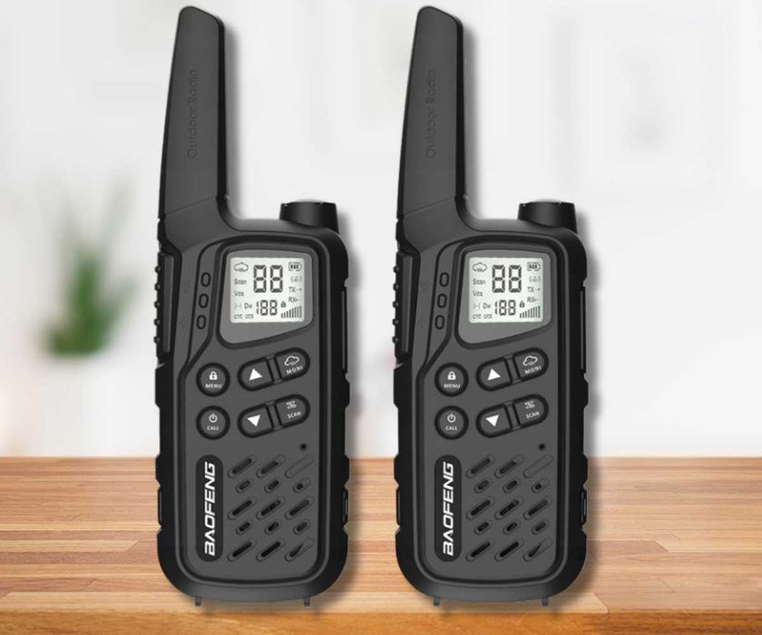 KRÓTKOFALÓWKA walkie talkie ZESRAW radiotelefon BAOFENG z latarką HIT