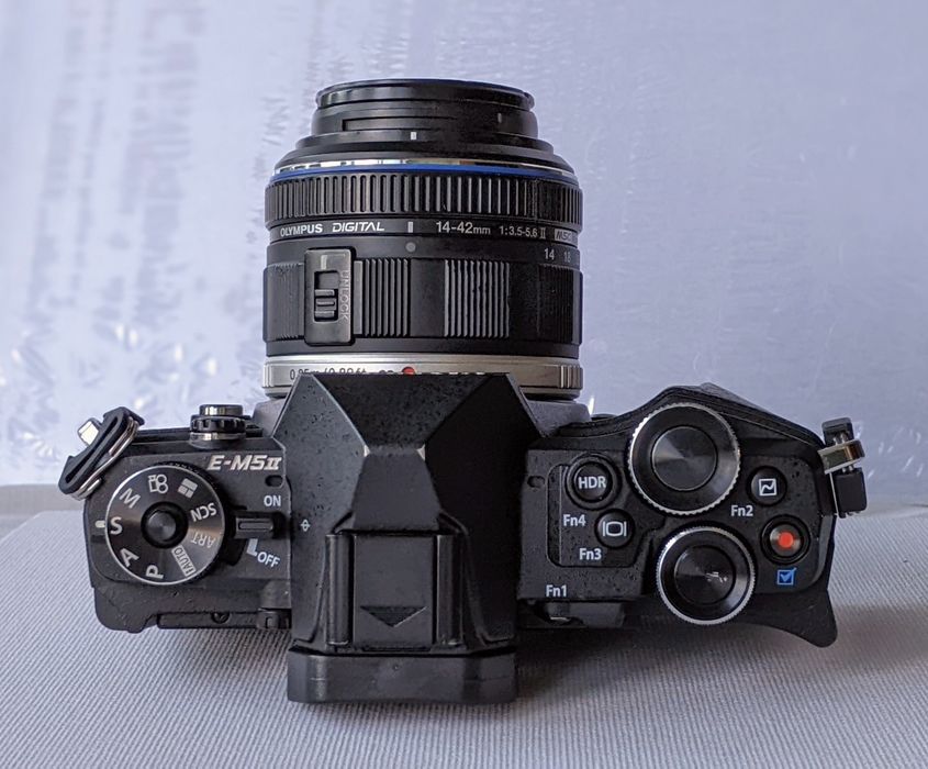 Olympus OM-D E-M5 mark ll + 14-42 f3,5-5,6 об'єктив