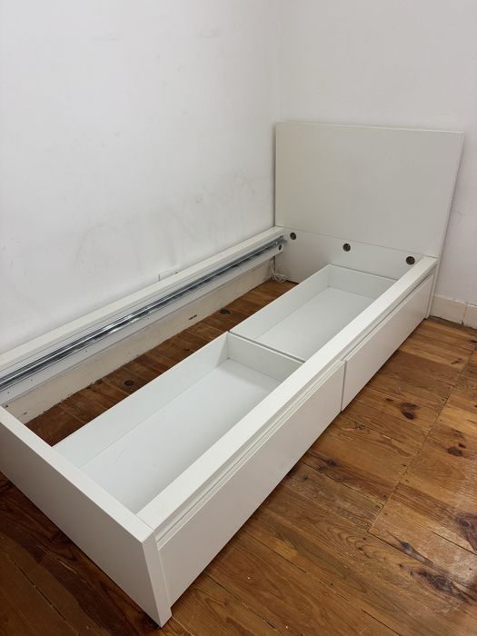 Estrutura de cama solteiro Ikea Malm