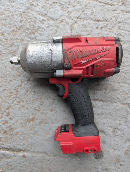 Milwaukee m18 klucz udarowy uszkodzony
