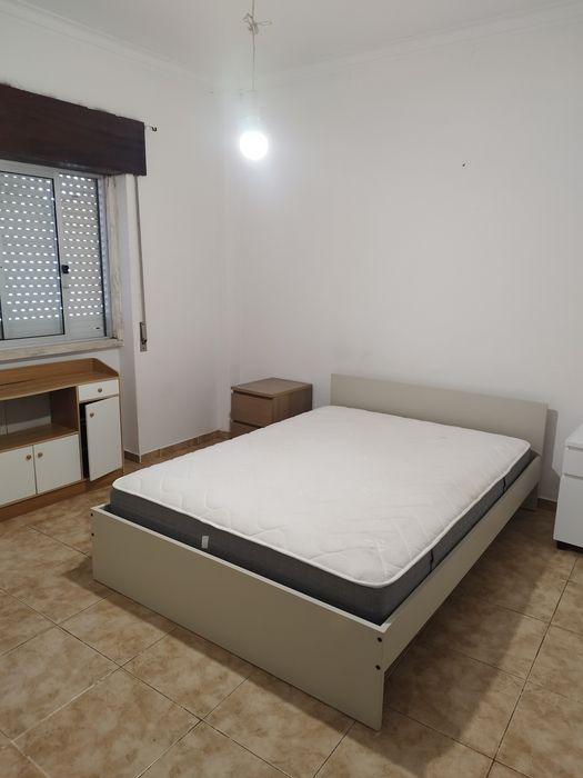 Alugo quarto na Póvoa de santa iria