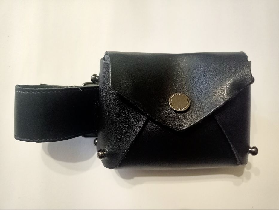 Черная кожаная поясная / наплечная сумка унисекс