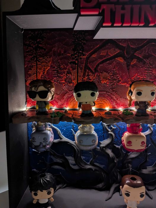 Póleczka na figurki Kinder Joy Stranger things