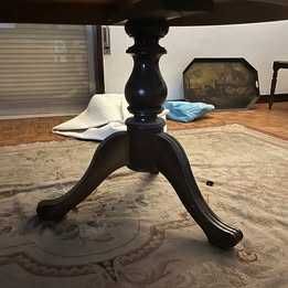 Mesa de jantar grande em madeira maciça, extensível