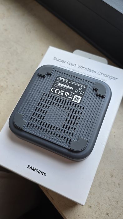 Samsung Super Fast Wireless Charger - Como Novo