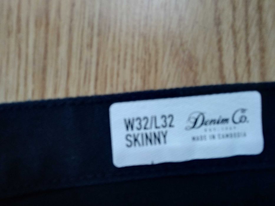 szary sweterek i czarne skinny 32