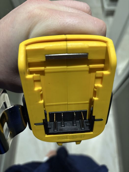 Шабельна пилка (Сабельная пила) DeWalt DCS369