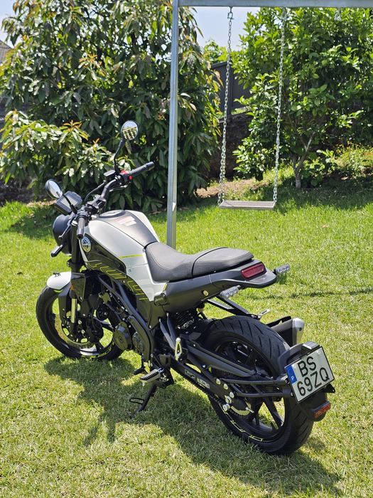 Mota 125 Benelli Leoncino ainda na garantia