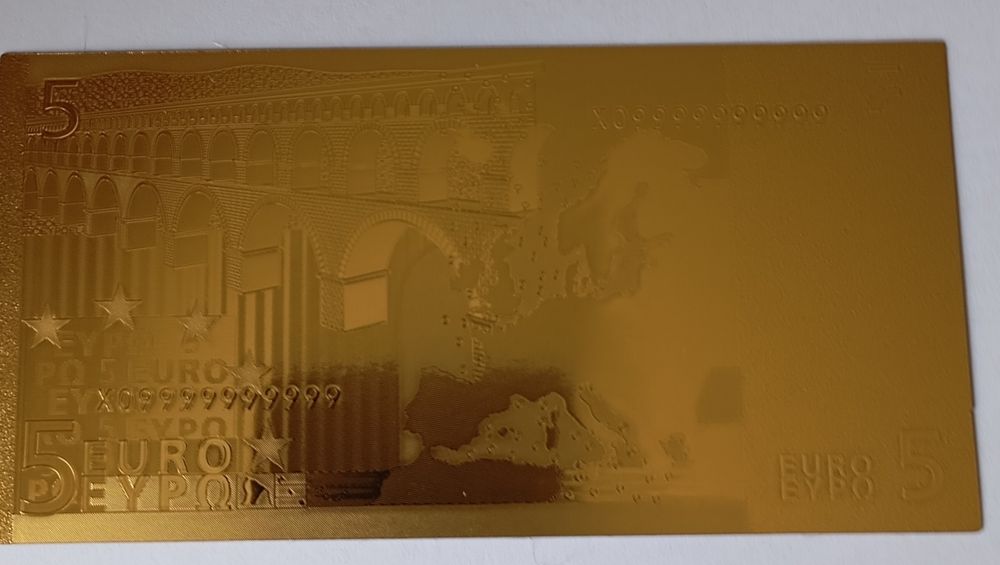 Coleção de notas de euros revistidas a ouro