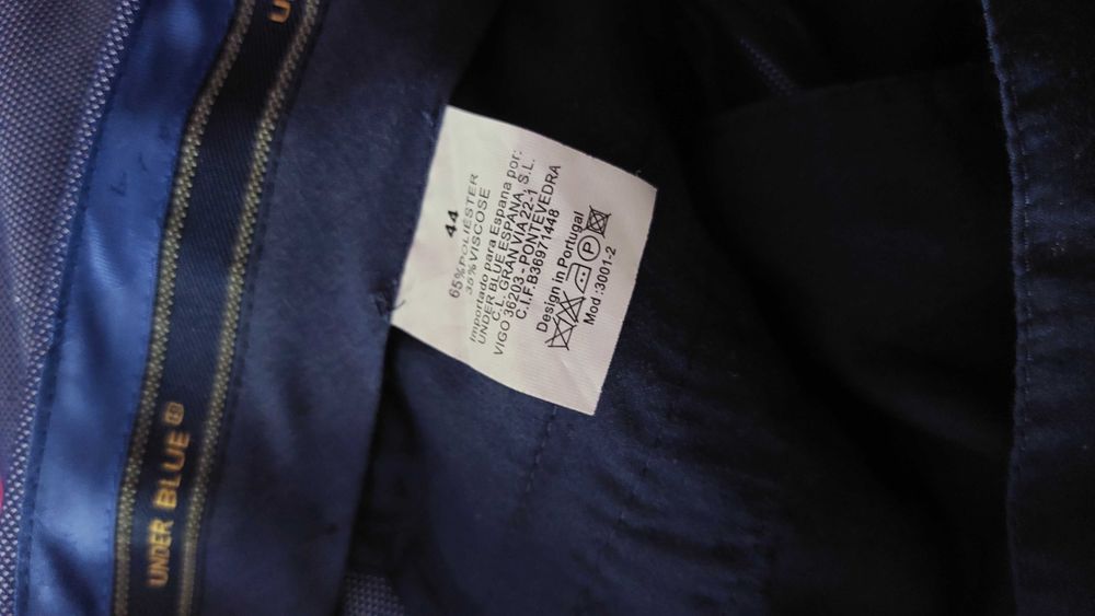 Fato de Homem cor Azul, corte moderno, calça para o justo.