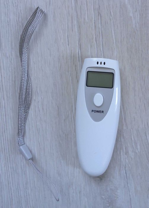 QUIGG Alkomat cyfrowy bezustnikowy Lcd