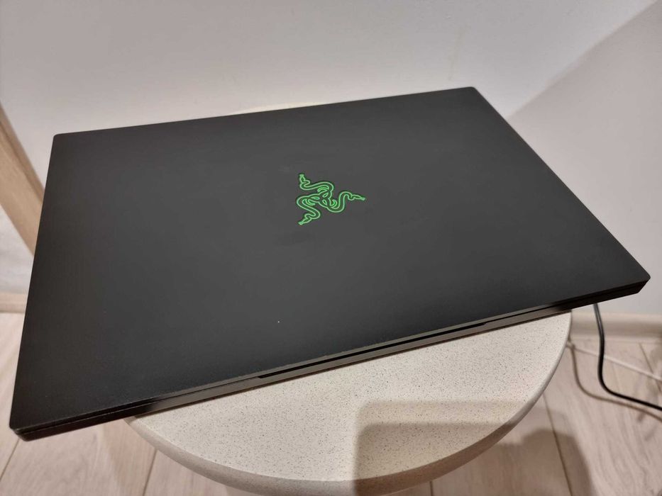 Razer blade 15 Base (2018) i7-8750H / GTX 1060 Max-Q