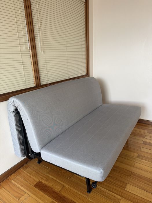 Sofá cama, sofa normal e espelho à venda.