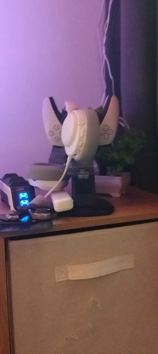 PS5 + 2 comandos+ fones sem fios + suporte de carregamento