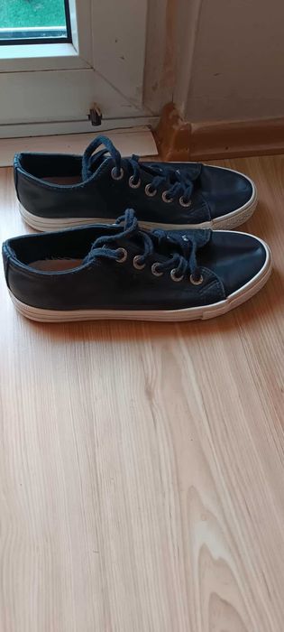 Dwie pary trampek