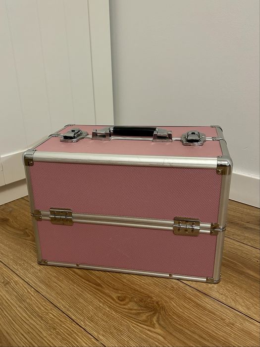 Koferek kosmetyczny walizka na kółkach