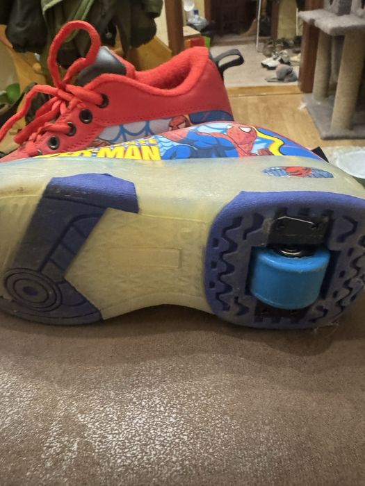 Дитячі кросівки нові