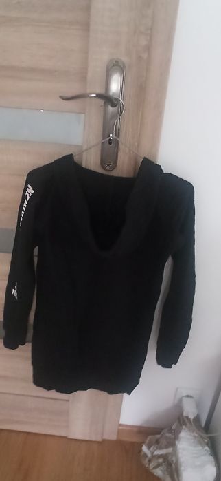 Czarna damska bluza z kapturem w rozmiarze XS/S marki F&F