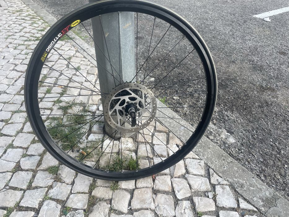 Rodas  de 26 polegadas com travão de disco. Dois rodas por 70 euros . Aproveita a oportunidade agora !