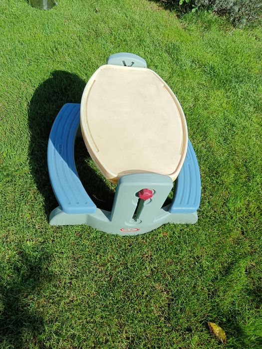 Stolik dla dzieci do ogrodu