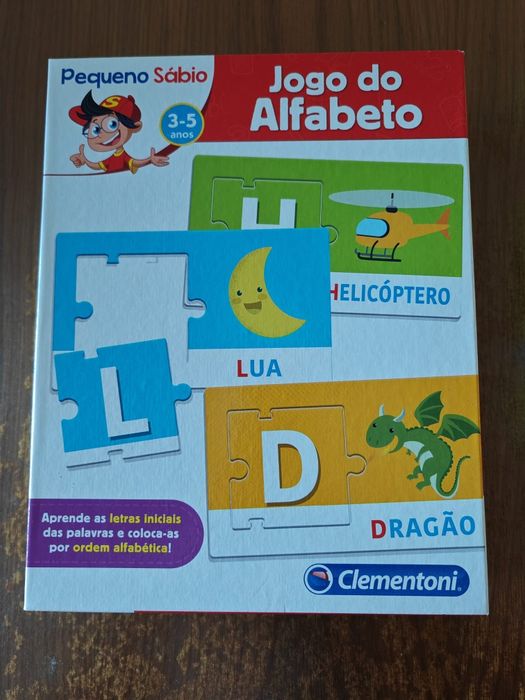 Vendo diversos jogos criança