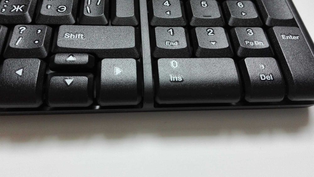 Комплект беспроводной клавиатура и мышь Logitech K220