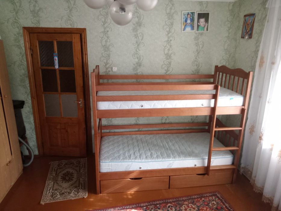 Продам двохярусну кровать.