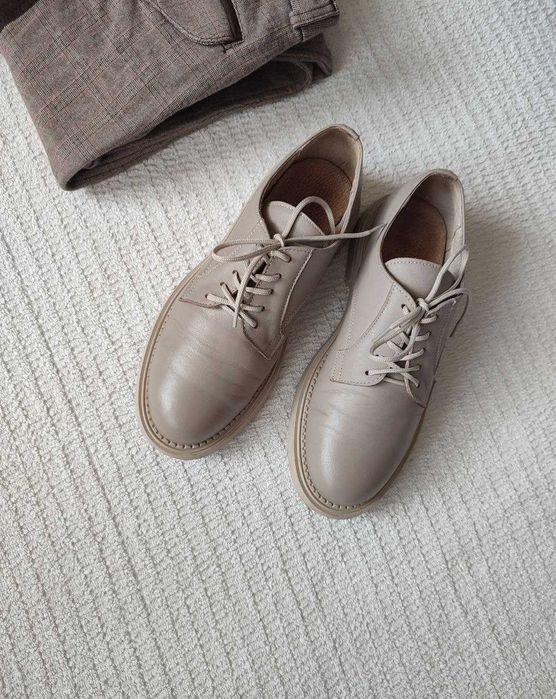 Туфлі жіночі, шкіряні бежеві на шнурках