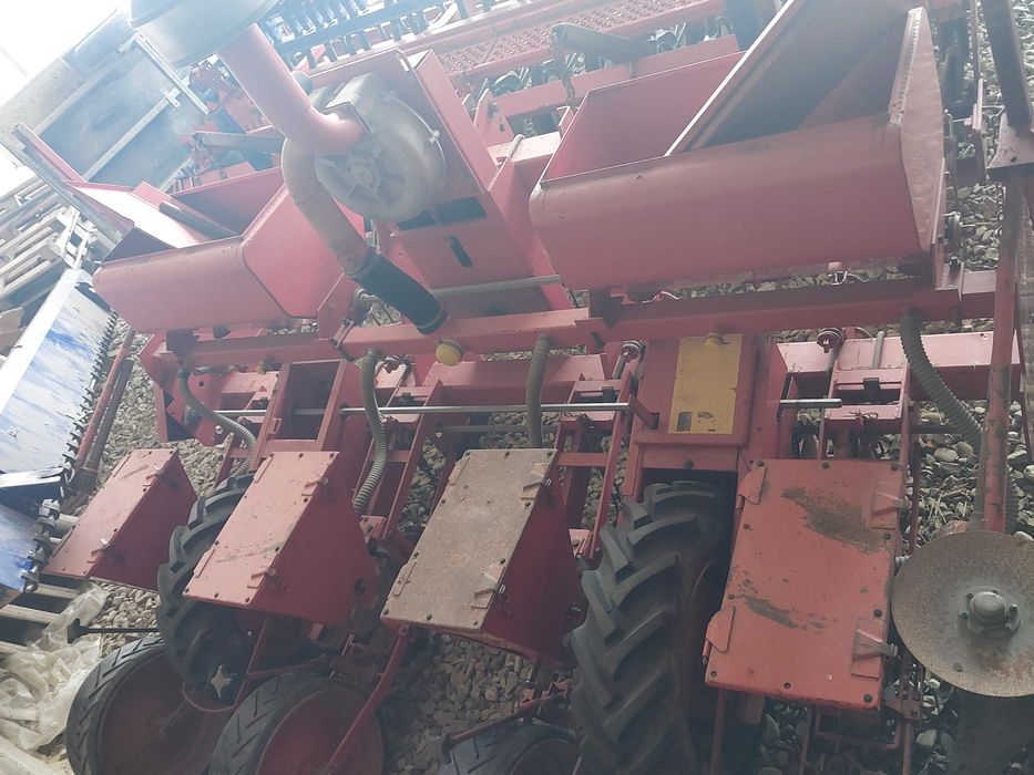 Продається сівалка кукурудзяна BECKER у відмінному стані.