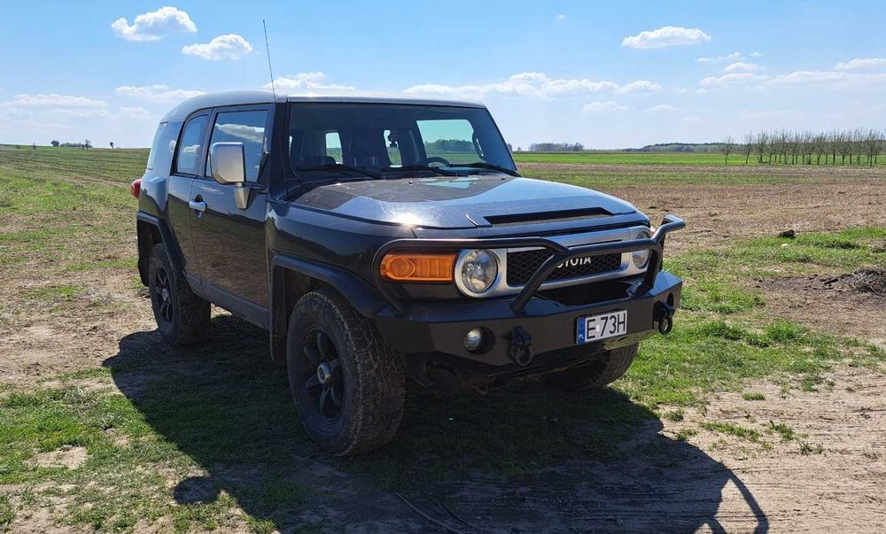 Toyota FJ Cruiser Бампер деталь разборка тойота запчастини