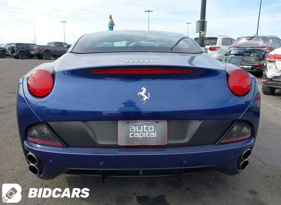 Części z Ferrari California 2010, 4.3L RWD (model USA).