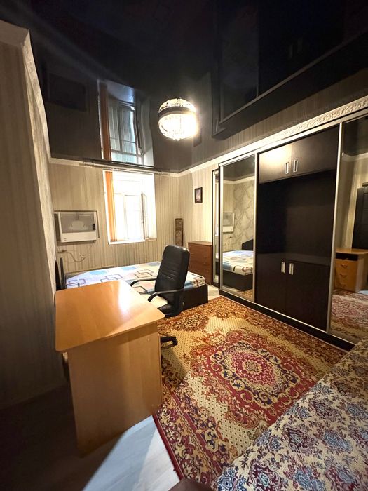 Продаж 1 к/к . Район Варварського моста , вул. Лагерне поле