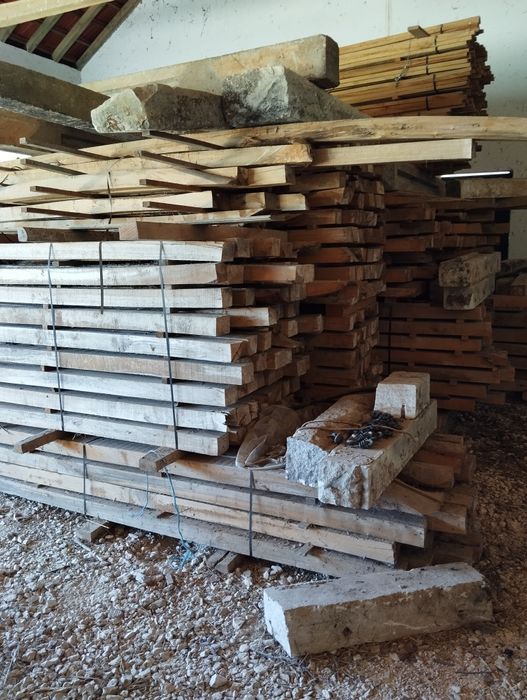 Vendemos barrotes e vigas de choupo e pinho de várias medidas