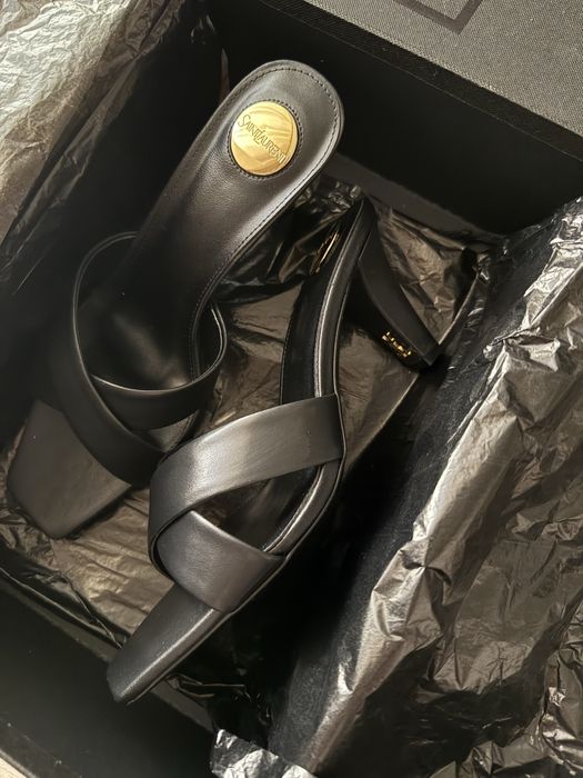 Шкіряні мюлі YSL