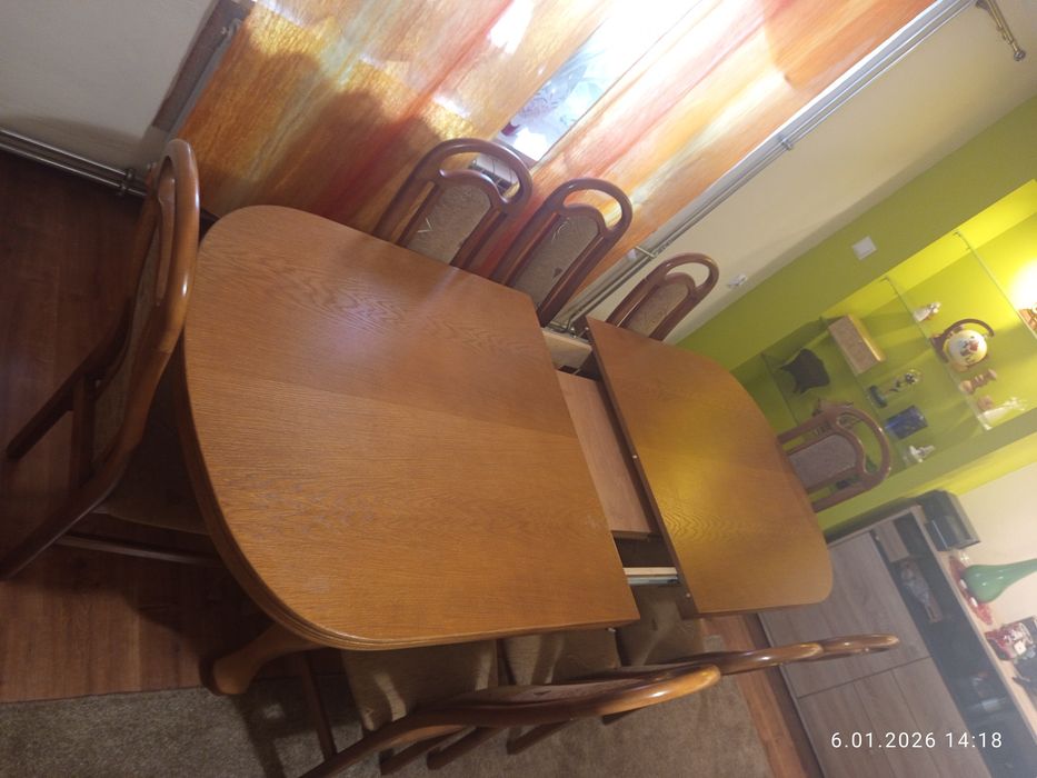 Stół w okleinie dębowy+8 krzesła komplet