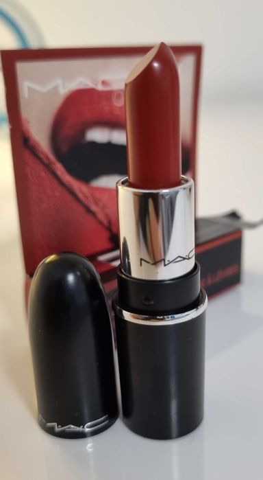 MAC MACximal Silky Matte Lipstick w odcieniu 602 Chili Matte pomadka