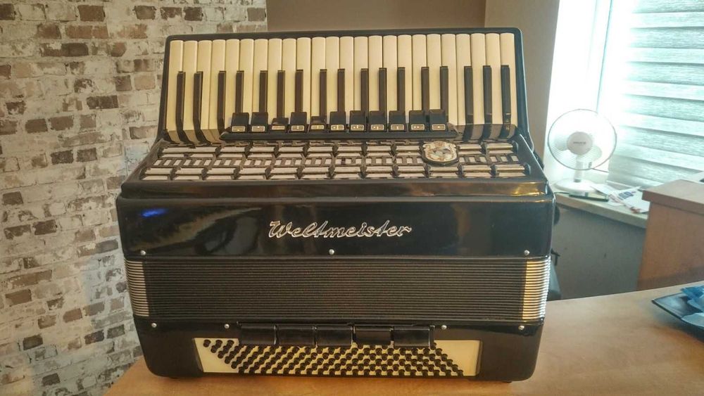 Аккордеон немецкий Weltmeister serino  4/4   состояние нового+ видео