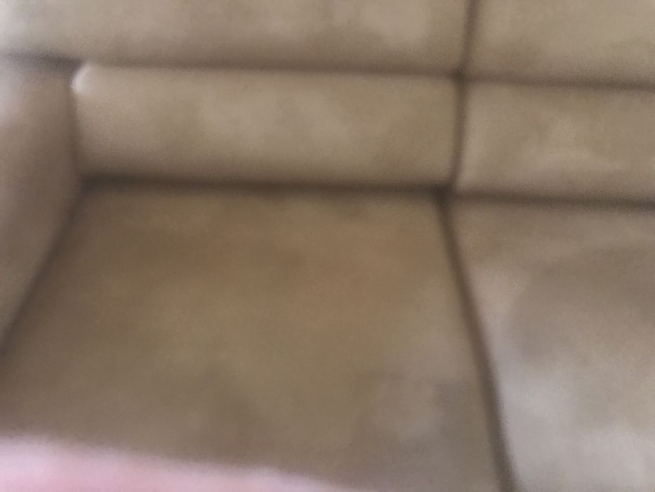 Sofá em micro fibra aveludada genero alcanfara como novo