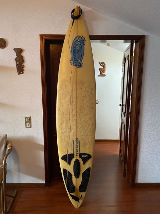 Prancha surf Byron + Fato Quicksilver