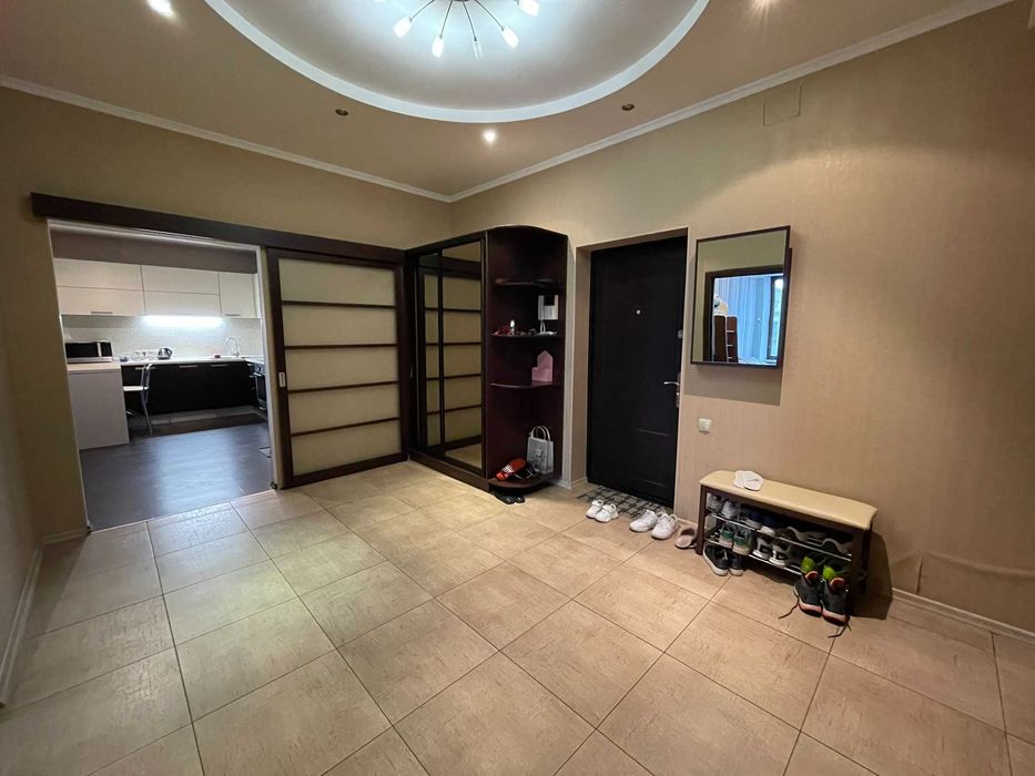 Большая семейная квартира 130м 6 этаж. Теплый дом, парковка во дворе.