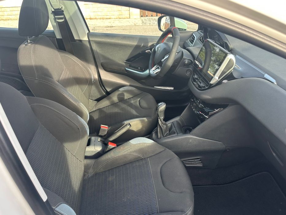 Peugeot 208 1.4HDI Panorâmico