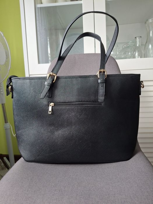 Torebka damska czarna Guess