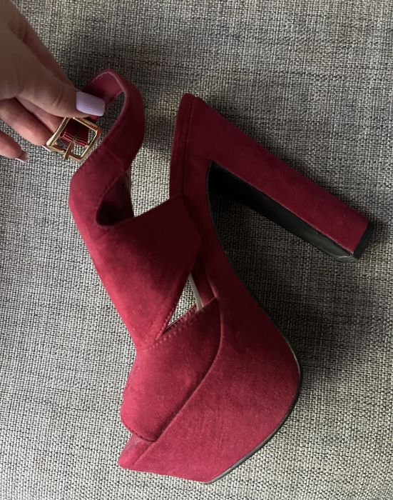 Замшеві босоніжки New Look